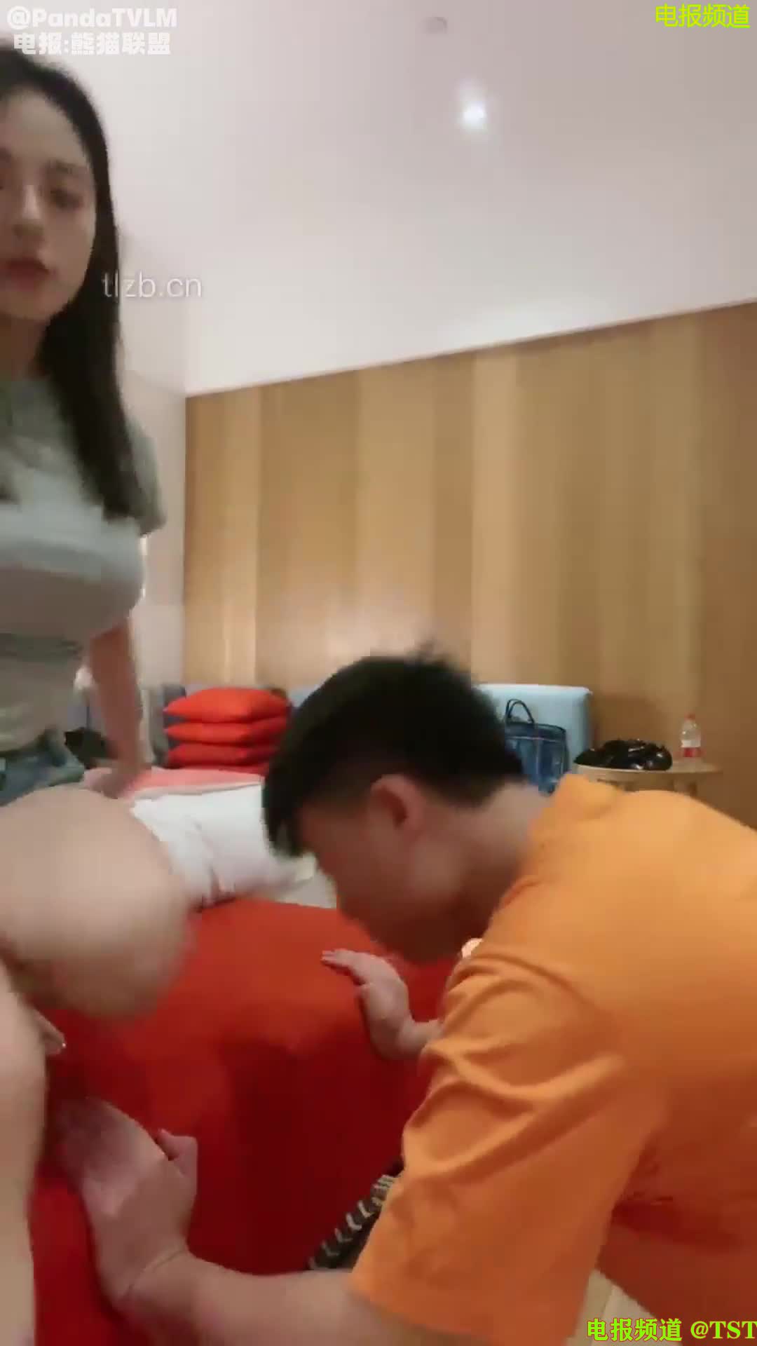 #口水羞辱 #脚奴 #裸足深喉反差女王第一视角口水羞辱诱惑，纹身美足深喉调教，粗口羞辱！