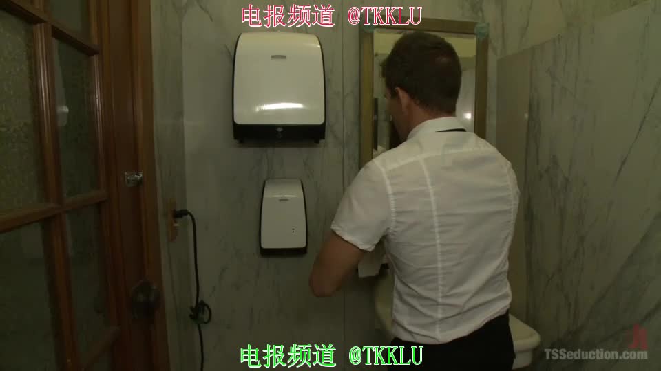 #TS女王 #人妖女王 #人要调教知名TS人妖女王调教下属直男骚狗-人妖剧情AV大片-性感黑丝大屌人妖上司暴力深喉调教骚狗-巨乳淫荡勾引-外套暴力肛交骚0屁穴-个人合集已经上传私密群