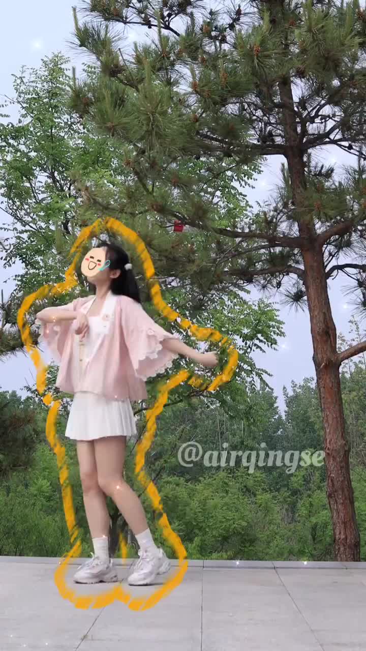 2025年6月最新，推特【天青色-airqingse】，北京夫妻，露出大神，各种公共场所的人前露出，交换群P
