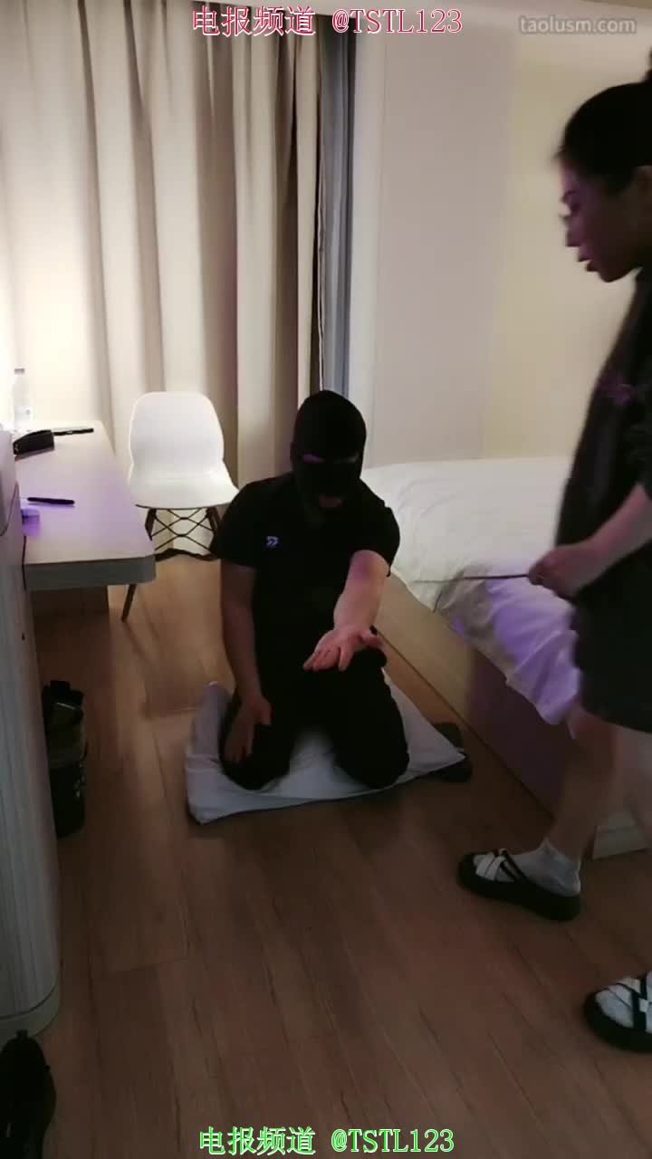 #粗口 #熟女S #国产女王就有喜欢这种中年熟女S的贱狗-熟女S暴力调教