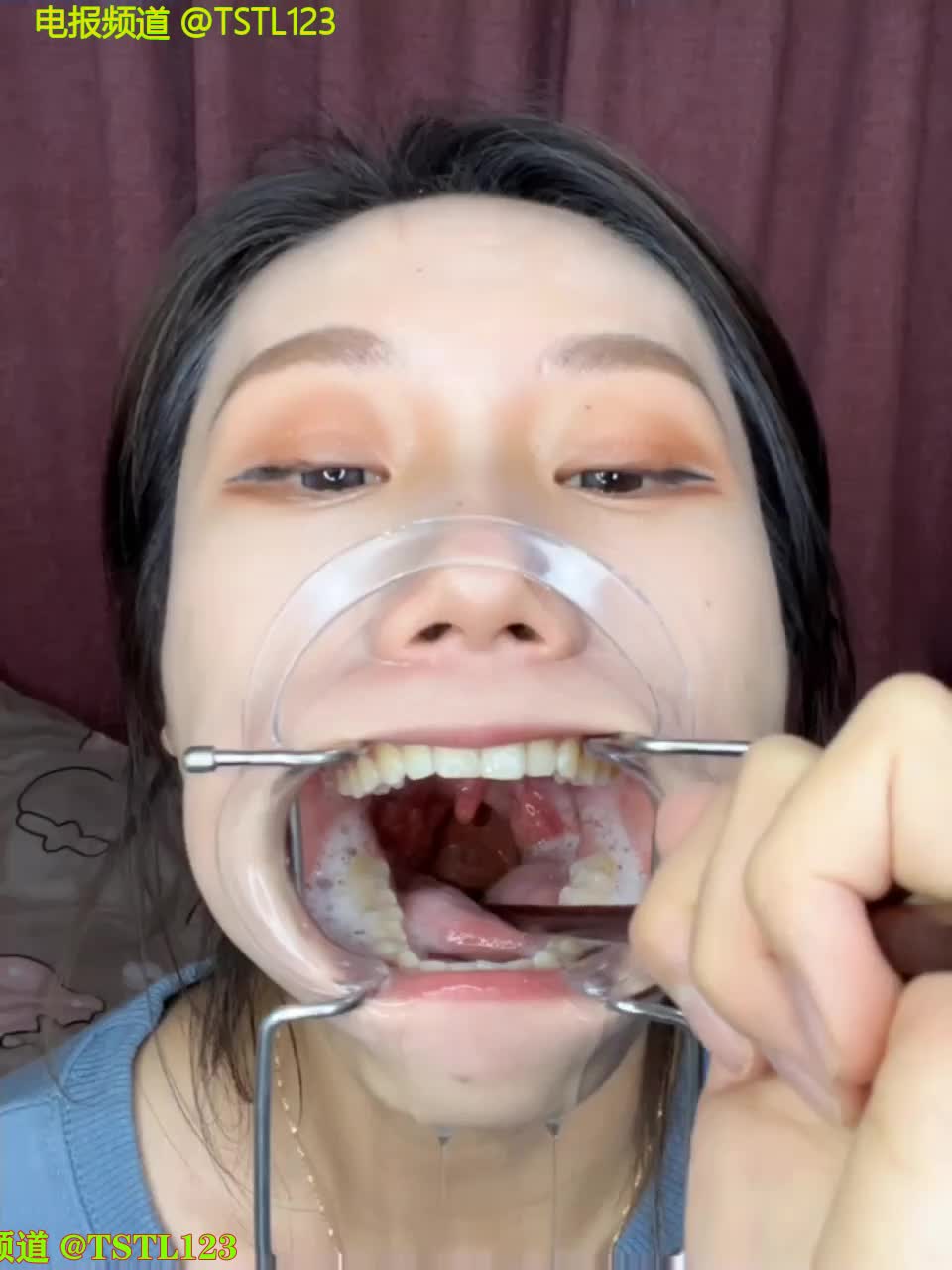 #母狗 #女奴 #扩张国产网红女奴-扩张烧嘴-舌头灵活-阿黑颜母狗-打飞机必备