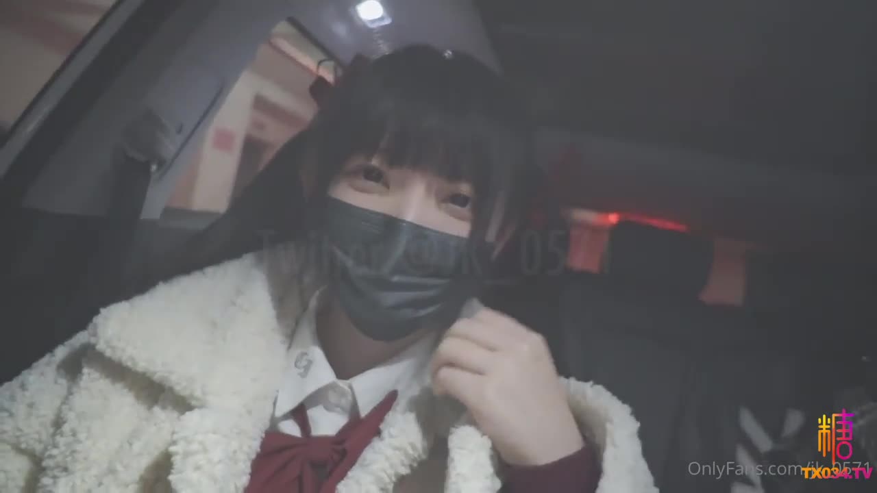 【午夜大剧院】JK小萝莉 对这个就是那个B站报警的JK小萝莉视频 上高速在车上就开始吃鸡吧了完全是自愿让拍的这么..#JK #萝莉 #车震