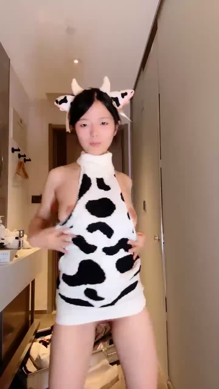 #罗亦可 #萝莉 #裸舞 #露出 #自慰 #反差 可爱的骚萝莉谁不爱？全集视频搞来了都在我的俱乐部里面！欢迎大家加入！想看什么进俱乐部后告诉客服只要有肯定包你满意！！！查看置顶信息进群看全集哦！