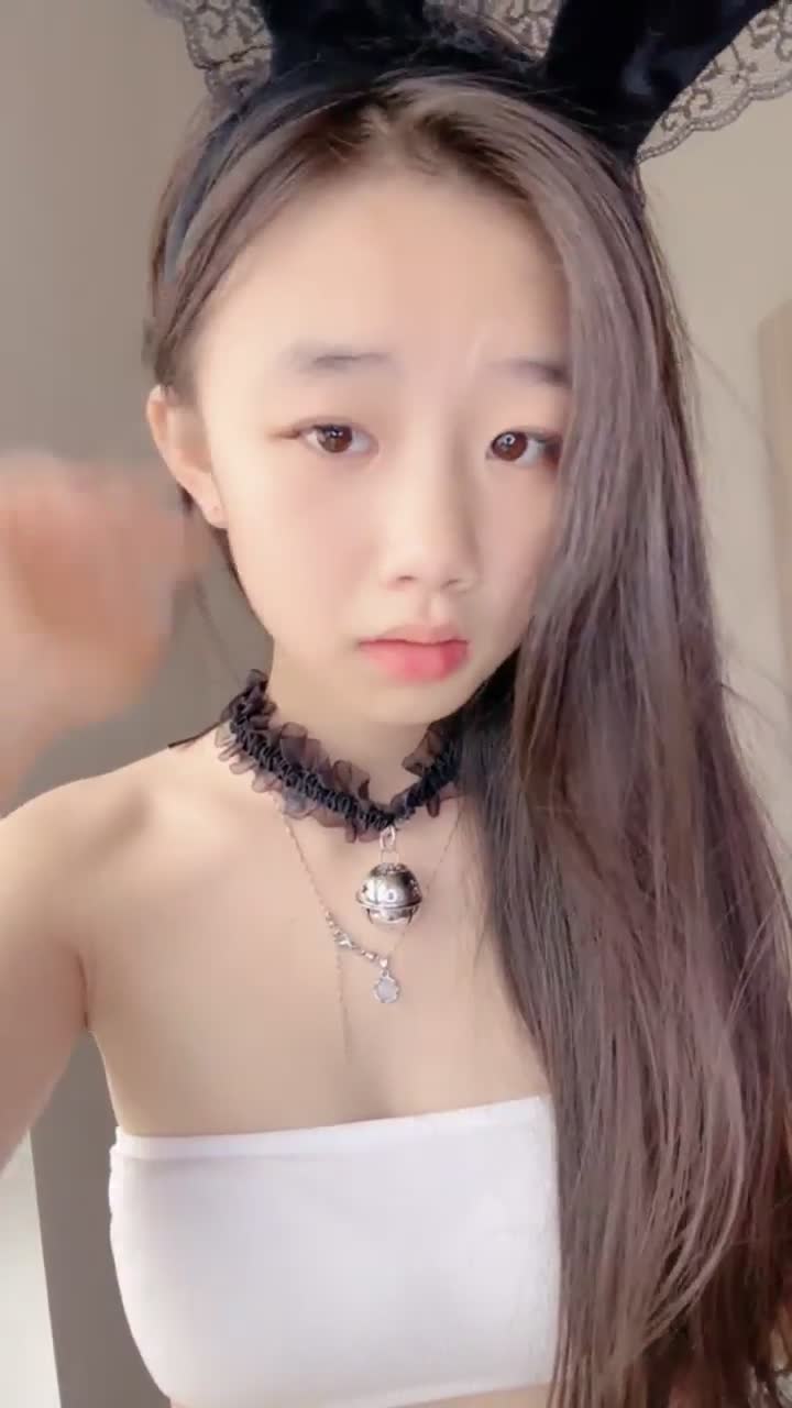 #小云慢吞吞 #萝莉 #反差 #自慰 #精选黄播 好看的小萝莉你们不喜欢？全集视频搞来了都在我的俱乐部里面！欢迎大家加入！想看什么进俱乐部后告诉客服只要有肯定包你满意！！！查看置顶信息进群看全集哦！