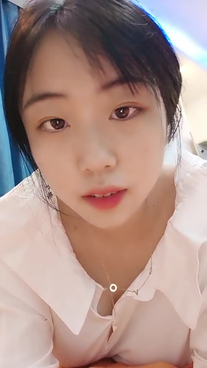 #00后超级凶 #精选黄播 #巨乳 来个大奶子给你们！全集视频搞来了都在我的俱乐部里面！欢迎大家加入！想看什么进俱乐部后告诉客服只要有肯定包你满意！！！查看置顶信息进群看全集哦！