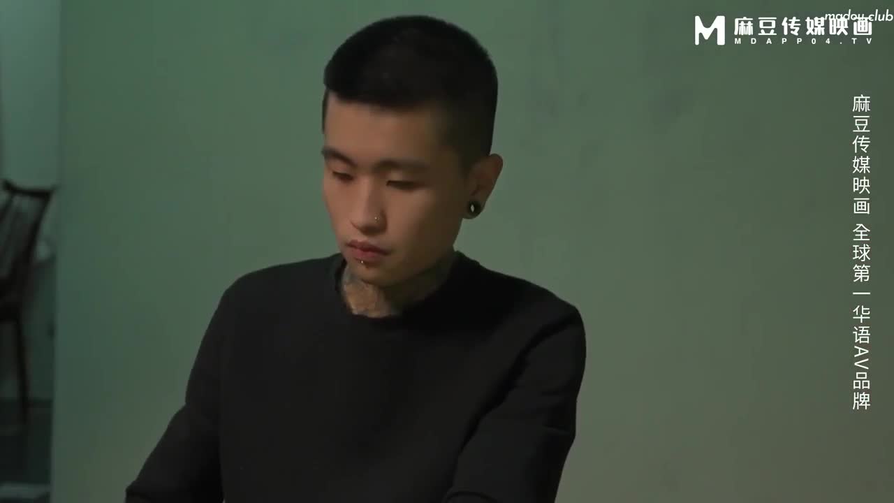 番号: MD0275 无套内射骚逼母亲 白浆四溢的肉偿抵债日期: 2023-05-15标籤: #麻豆传媒 #母子 #内射 #御姐 #李蓉蓉