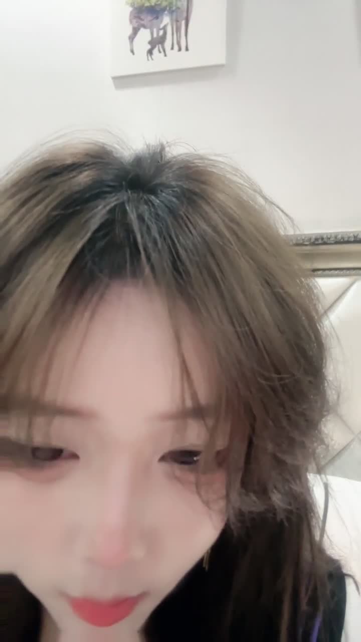 #取越 #萝莉 #反差 #精选黄播 娃娃脸的妹子就是好看！全集视频搞来了都在我的俱乐部里面！欢迎大家加入！想看什么进俱乐部后告诉客服只要有肯定包你满意！！！查看置顶信息进群看全集哦！