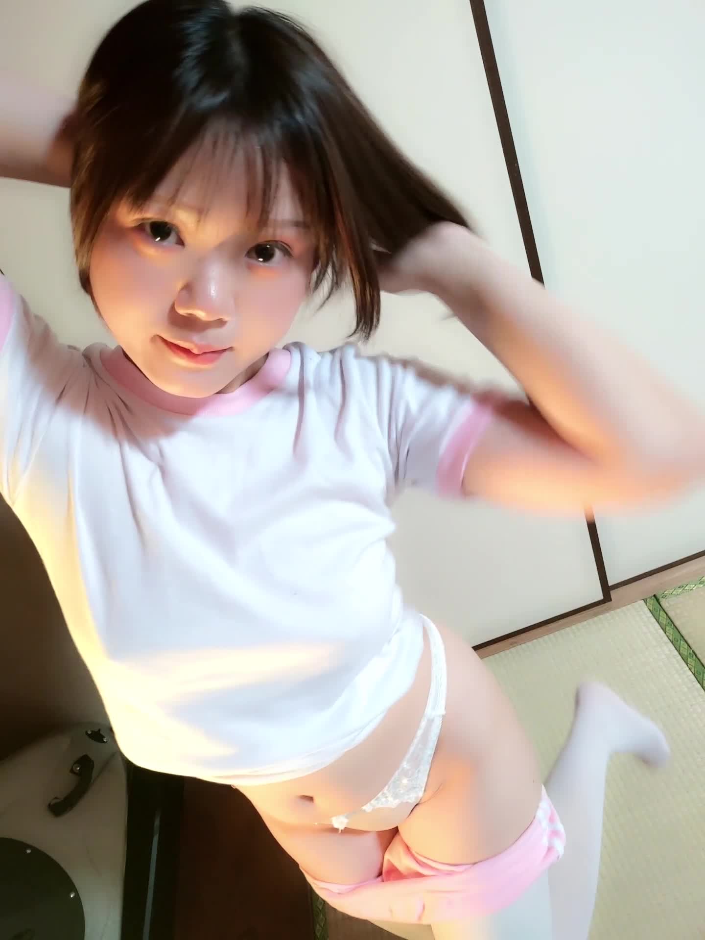 #肉肉 #福利姬 #写真 #萝莉 再来点好看的！就说你们喜不喜欢就完了！！全集视频搞来了都在我的俱乐部里面！欢迎大家加入！想看什么进俱乐部后告诉客服只要有肯定包你满意！！！查看置顶信息进群看全集哦！