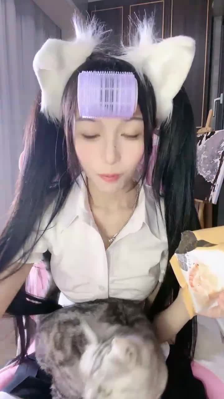 #黎酱不爱吃青菜 #萝莉 #粉嫩 #自慰 小萝莉的可爱是真是秀色可餐啊！查看置顶信息进群看全集哦！