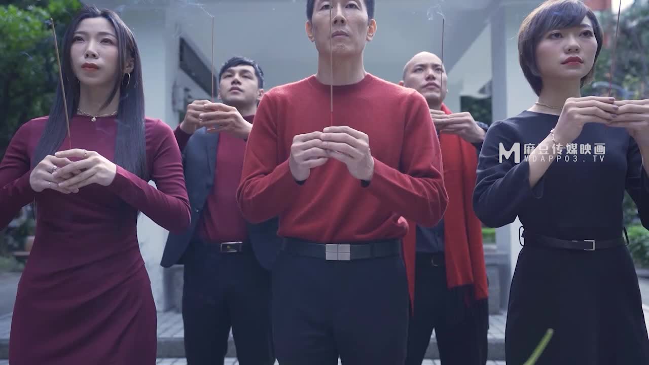 #新春贺岁 #AV #国产 搞点春节题材的片子给大家！大家新年快乐！查看置顶信息进群看全集哦！