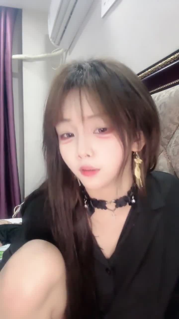 #取悦 #萝莉 #自慰 #精选黄播 #反差 可可爱爱的小萝莉你们的最爱！查看置顶信息进群看全集哦！