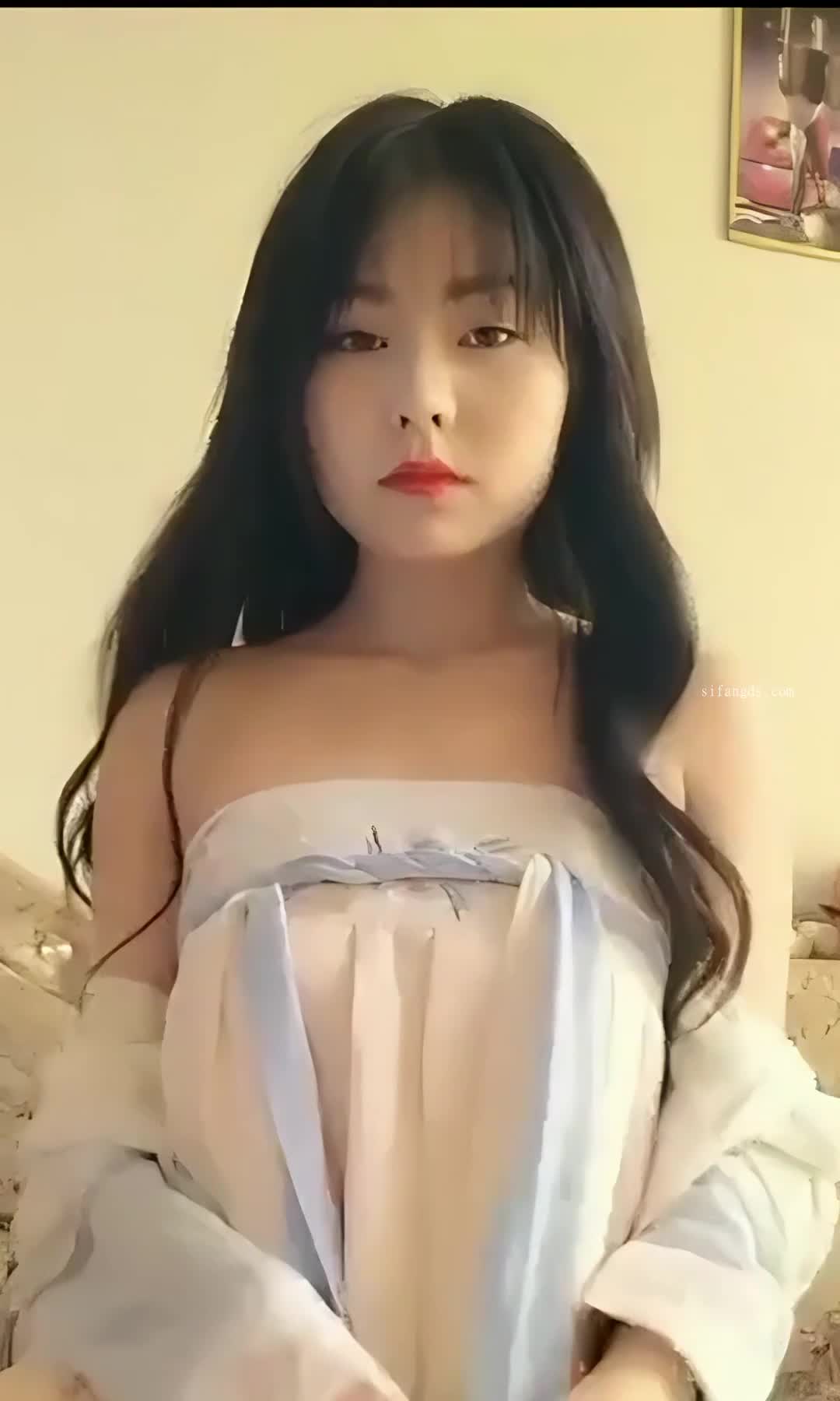 快手福利 56万粉丝甜美小妹【非凡化身】骚穴特写 和网友性爱XO视频