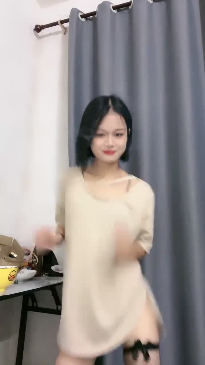 #小易的啵啵 #反差 #自慰 #精选黄播 小反差一枚送给大家！查看置顶信息进群看全集哦！