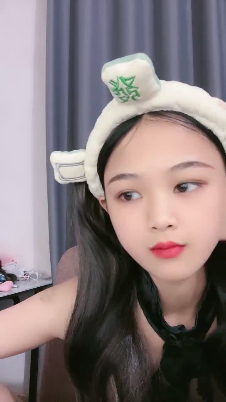 #小易的啵啵 #反差 #自慰 #精选黄播 小反差一枚送给大家！查看置顶信息进群看全集哦！