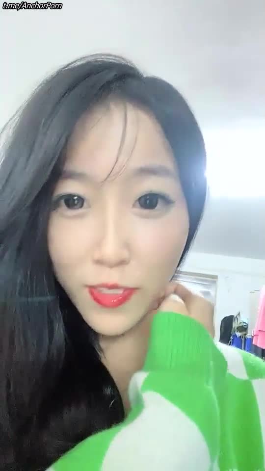 #一叶页 #甜甜也辣 #清纯 #女大 #宿舍 群友想看咱就发！就是任性！查看置顶信息进群看全集哦！