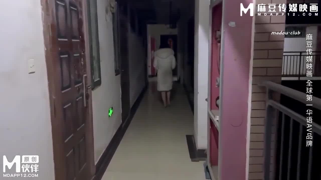 番号: SZL031 单身女下班回家惨遭猥琐男跟踪猥亵发行日期: 2025-02-25标籤: #强奸 #尾行 #麻豆导演系列 #洛溪