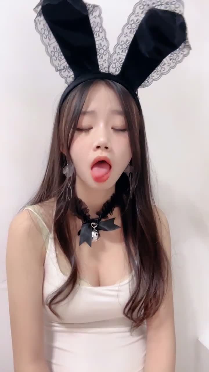 #小云慢吞吞 #萝莉 #裸舞 #精选黄播 #自慰 萝莉来了是你们想要的吧！查看置顶信息进群看全集哦！