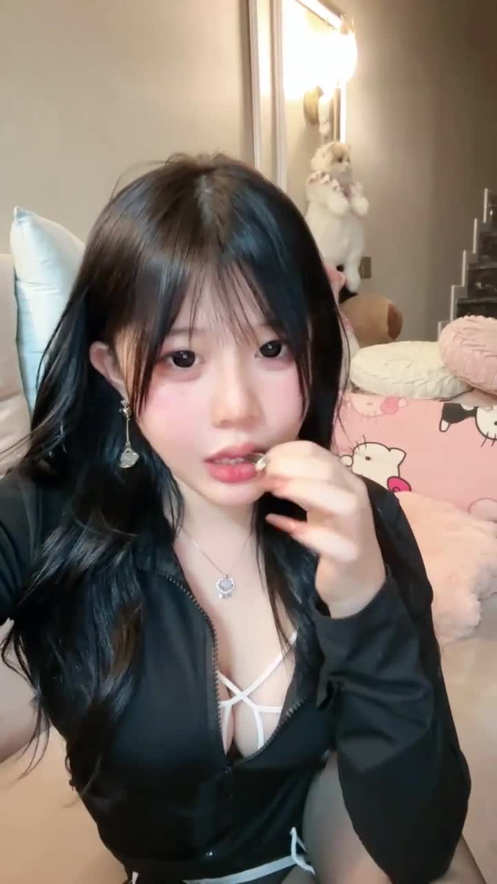 #纯爱猪猪侠 #大奶 #御姐 #精选黄播 嘿嘿好看不？一共7个视频！剩余已发大神群！查看置顶信息进群看全集哦！