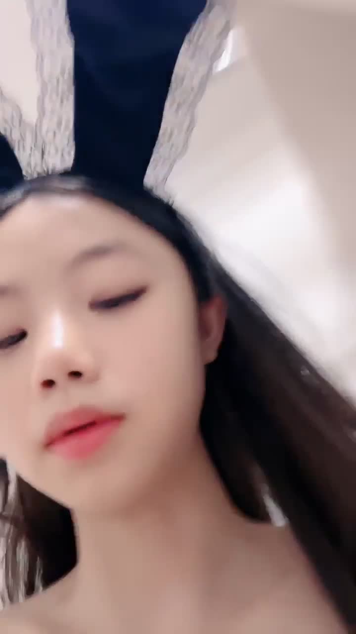 #小云慢吞吞 #萝莉 #裸舞 #精选黄播 #自慰 萝莉来了是你们想要的吧！查看置顶信息进群看全集哦！