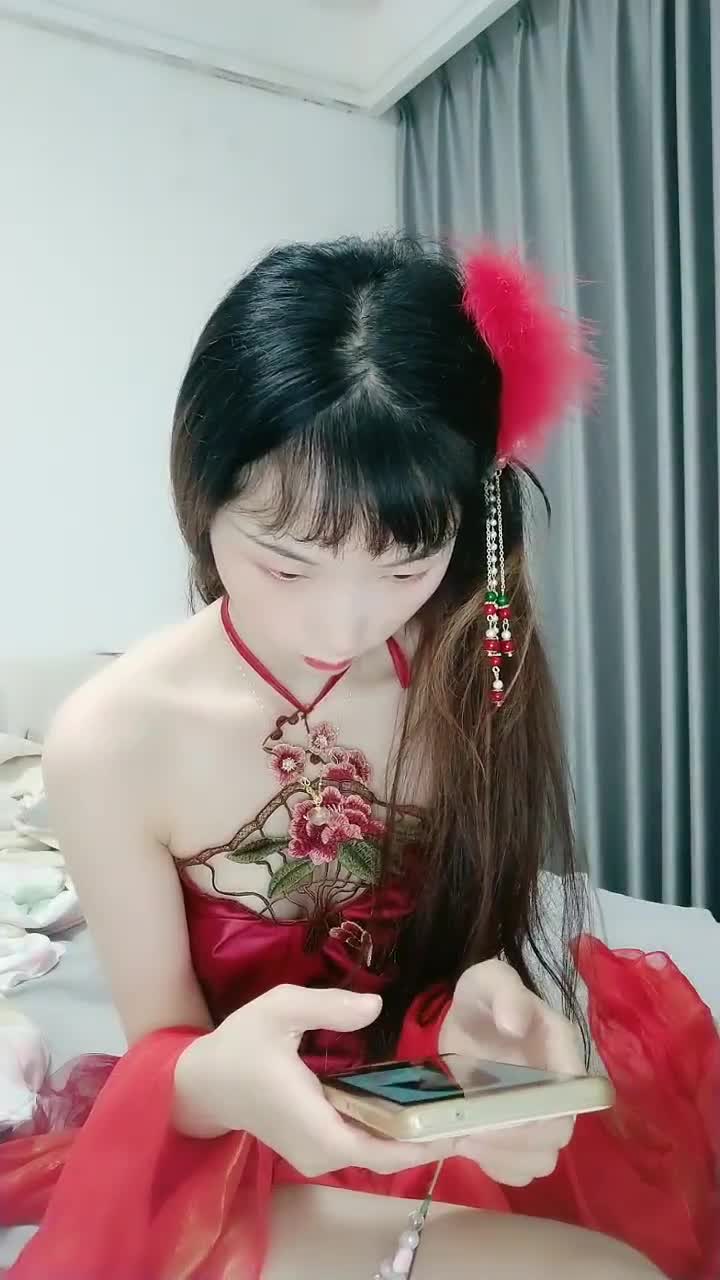 #公主殿下 #古风 #御姐 #反差 古风的妹子你们喜欢吗？查看置顶信息进群看全集哦！