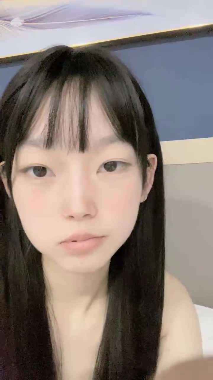 #初月 #萝莉 #反差 #颜值 就是好看的小萝莉谁能不爱！一共14个视频！剩余已发大神群！查看置顶信息进群看全集哦！