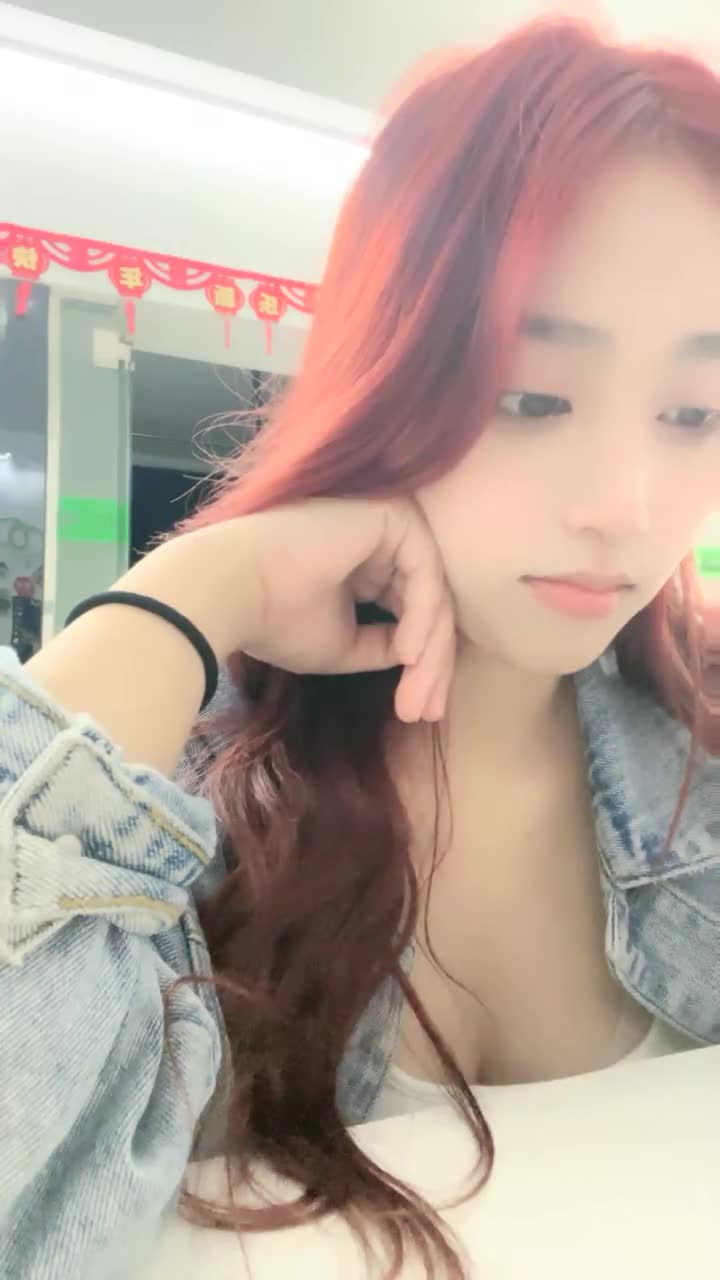 #奶白兔兔 #可爱 #颜值 #萝莉 #精选黄播 还不错的一个小妹妹哦！一共26个视频！剩余已发大神群！查看置顶信息进群看全集哦！