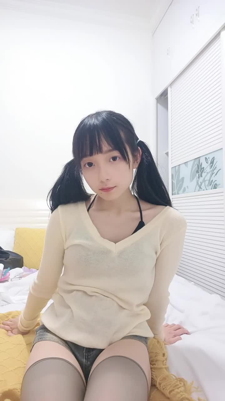 #小猫天使 #萝莉 #精选黄播 #可爱 #颜值 再来一个小可爱！一共12个视频！剩余已发大神群！查看置顶信息进群看全集哦！