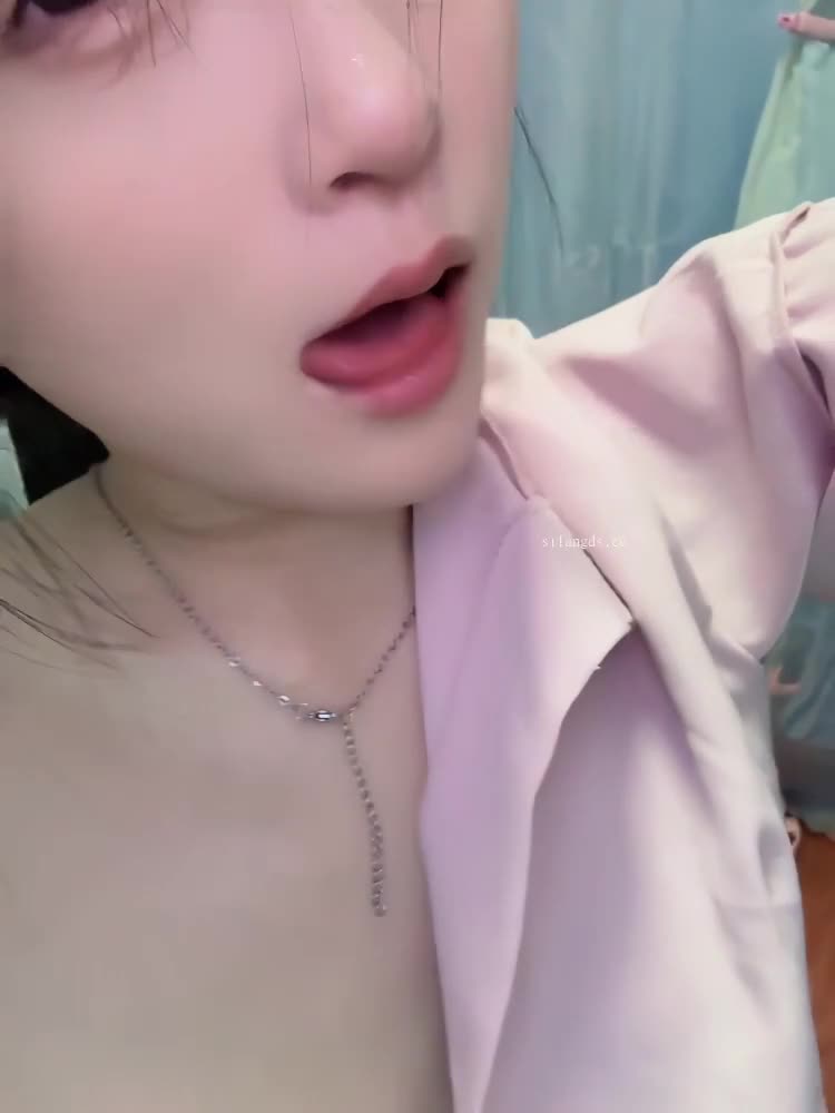 #思思吖 #可爱 #福利姬 #反差 来点好看的！一共49个视频！剩余已发大神群！查看置顶信息进群看全集哦！