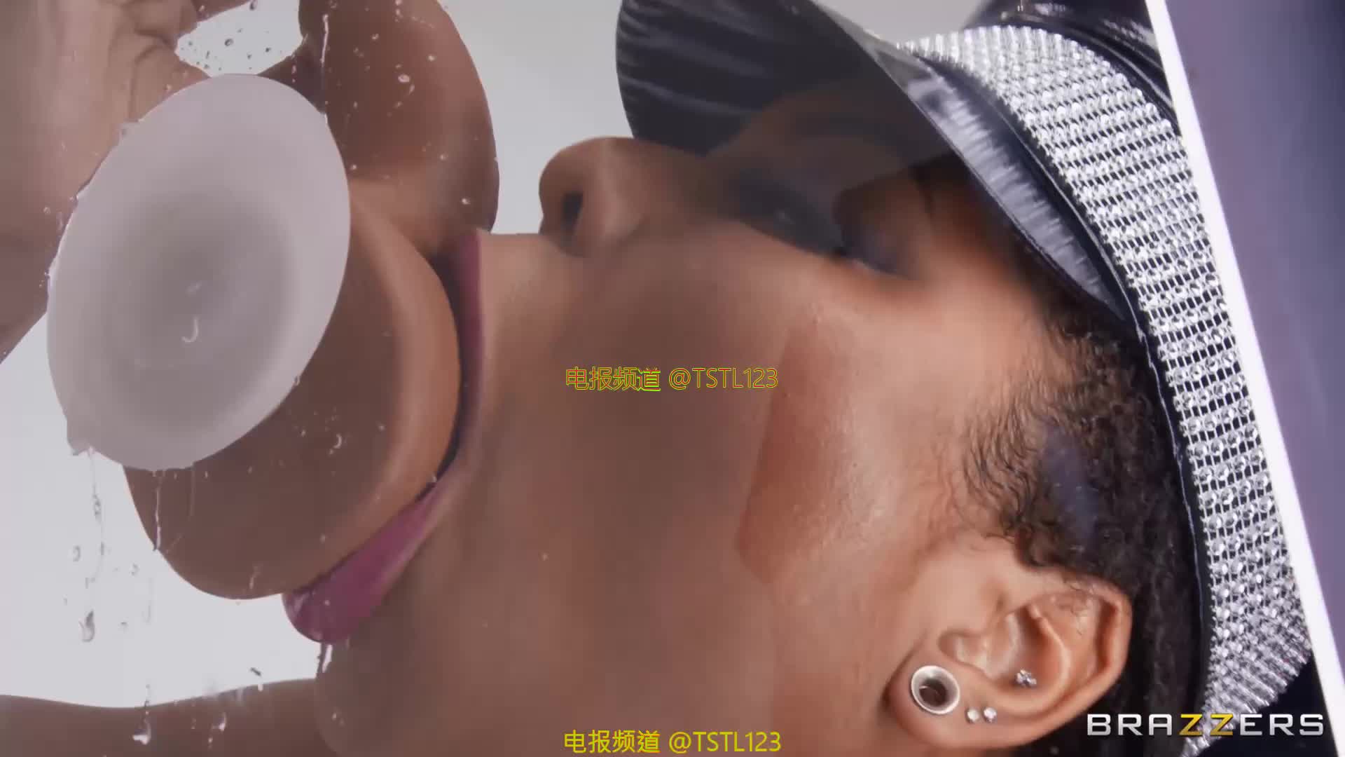 #人妖 #熟女 #巨乳母狗TS人妖女王和熟女母狗3P群交-第三视角拍摄-巨乳肥臀熟女母狗被大屌TS人妖舔逼毒龙暴力抽插内射-跨性别性爱大赛