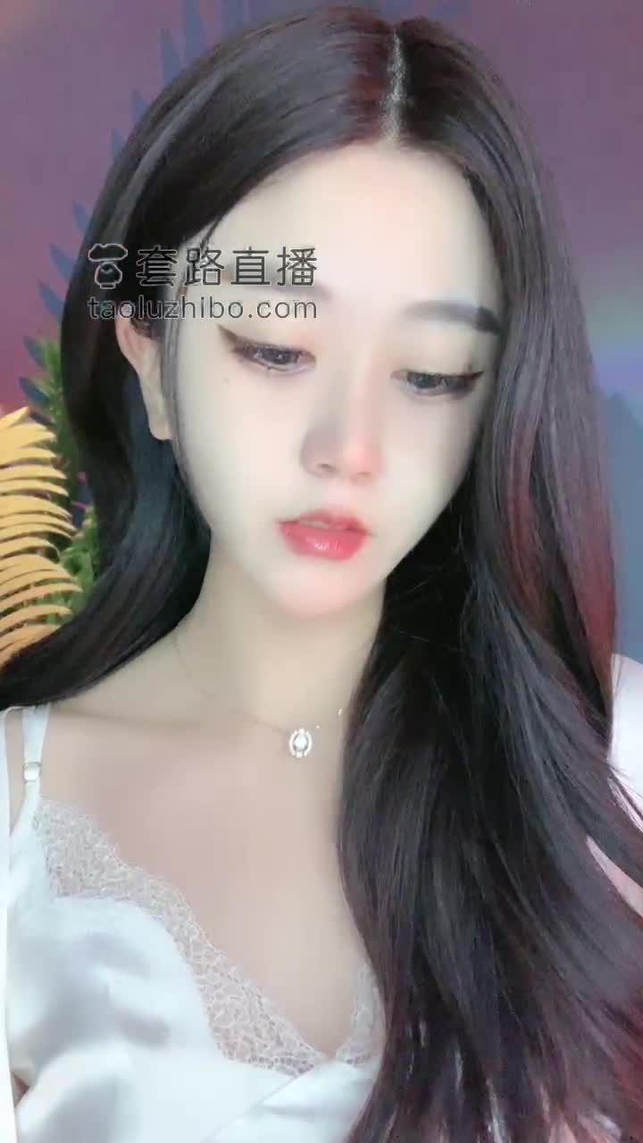 #维妮vinnie #丝足 #可爱 #颜值 #萝莉 在来点好看的丝吧！你们一定喜欢！一共33个视频！剩余已发大神群！查看置顶信息进群看全集哦！