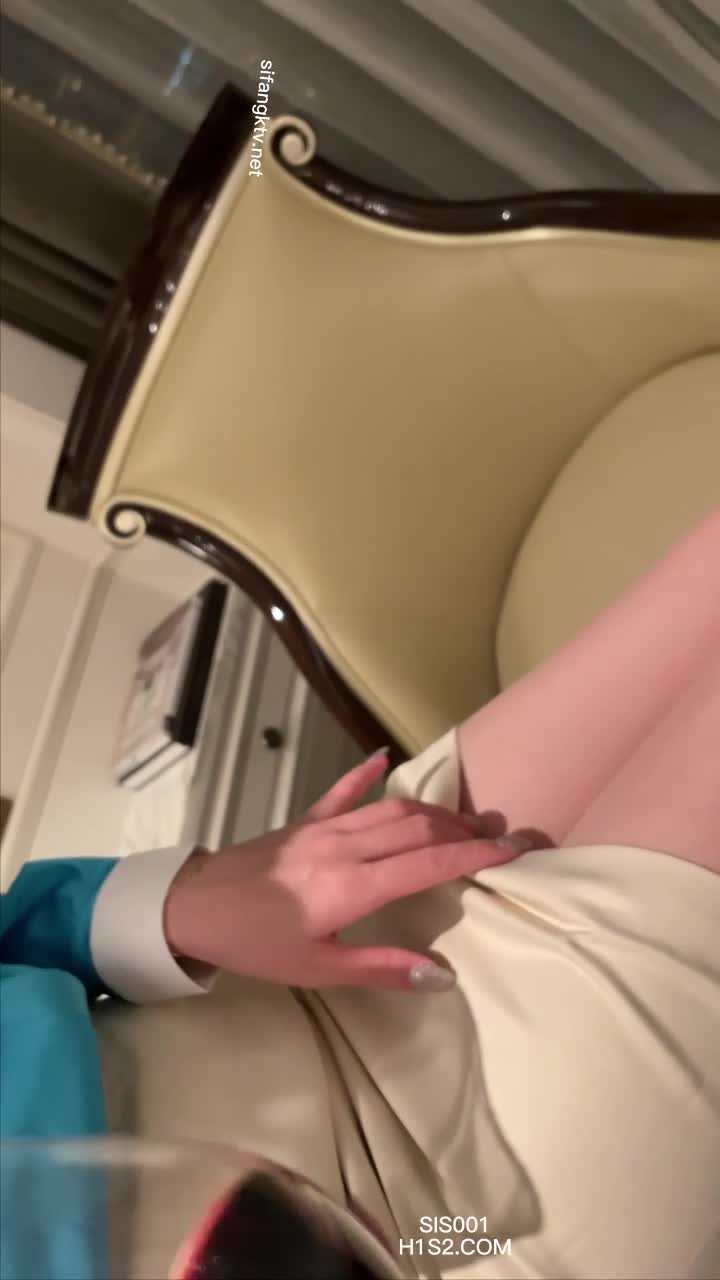 #Chloe霏霏 #御姐 #反差 #美腿 来个好看的御姐！一共15个视频！剩余已发大神群！查看置顶信息进群看全集哦！