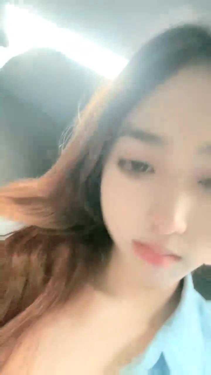#奶白兔兔 #可爱 #颜值 #萝莉 #精选黄播 还不错的一个小妹妹哦！一共26个视频！剩余已发大神群！查看置顶信息进群看全集哦！