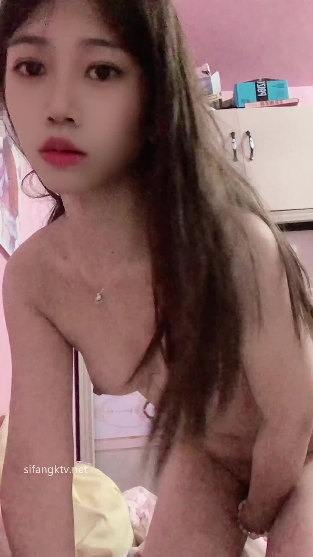 #洛丽塔欢欢 #萝莉 #可爱 #福利姬 就这种小可爱你们不喜欢？一共32个视频！剩余已发大神群！查看置顶信息进群看全集哦！