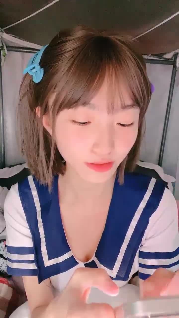 #我就是呜崽酱 #精选黄播 #可爱 #萝莉 #反差 继续继续包好看的！一共56个视频！剩余已发大神群！查看置顶信息进群看全集哦！