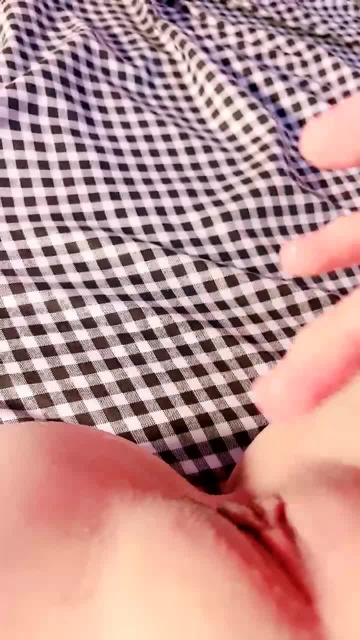 #大一呆萌学妹 #萝莉 #可爱 #嫩穴 #反差 很不错的一个系列！一共30个视频！剩余已发大神群！查看置顶信息进群看全集哦！