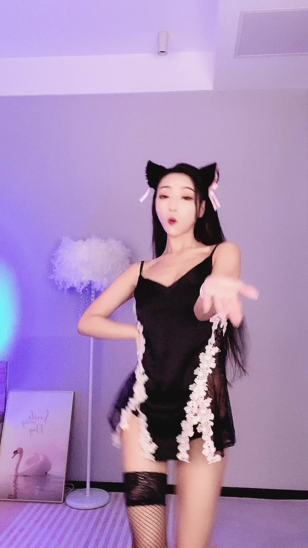 #饭饭 #网红 #颜值 #长腿 好家伙真不错的妹子啊一共65个视频！剩余已发大神群！查看置顶信息进群看全集哦！