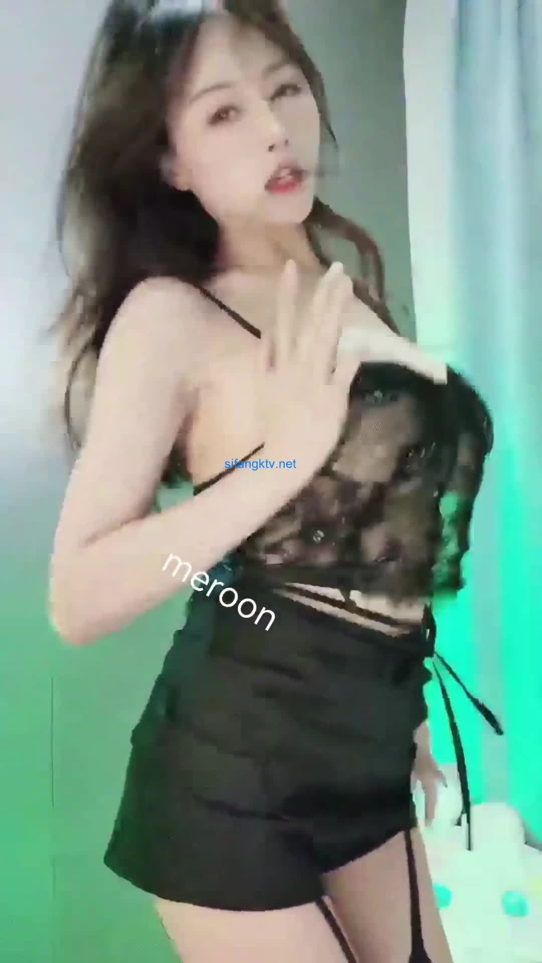#舞6柒 #e杯舞姬 #裸舞 #巨乳 #颜值 就说这大奶子谁不晕！一共49个视频！剩余已发大神群！查看置顶信息进群看全集哦！