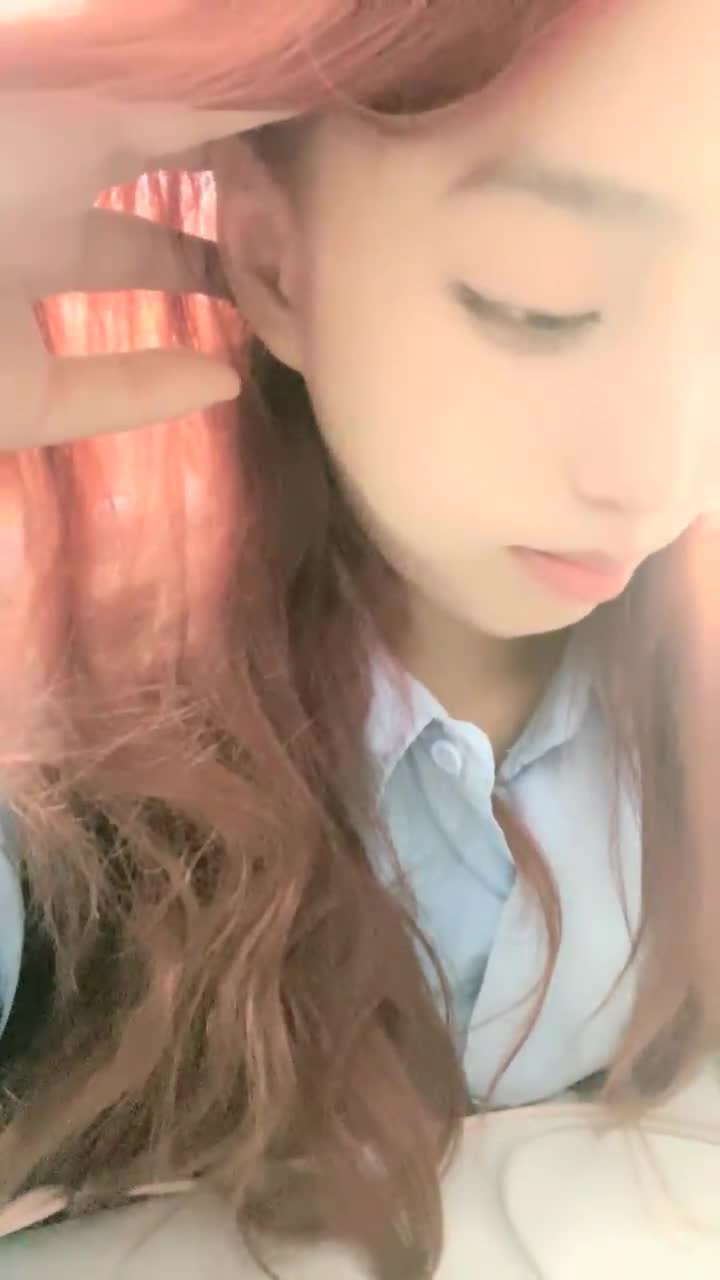 #奶白兔兔 #可爱 #颜值 #萝莉 #精选黄播 还不错的一个小妹妹哦！一共26个视频！剩余已发大神群！查看置顶信息进群看全集哦！