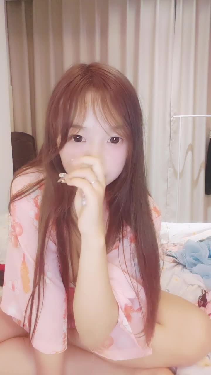 #桃井甜荟 #萝莉 #反差 #自慰 #颜值 就说这个质量是不是超级棒！一共24个视频！剩余已发大神群！查看置顶信息进群看全集哦！
