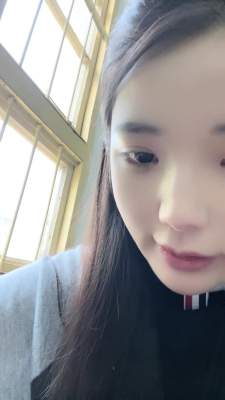 #大二学妹 #宿舍 #精选黄播 #女大 女大的直播你们喜欢不？一共12个视频！剩余已发大神群！查看置顶信息进群看全集哦！