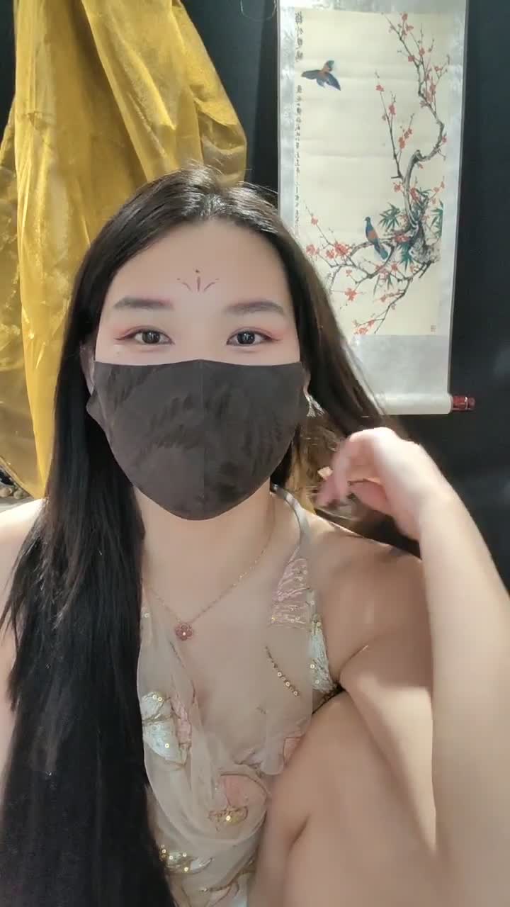 #繁花女主角 #反差 #自慰 #才艺 很有才的一个小姐姐！一共82个视频！剩余已发大神群！查看置顶信息进群看全集哦！