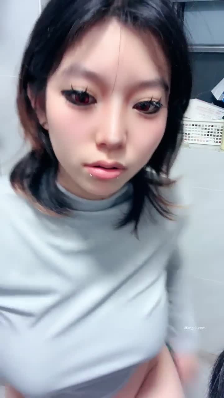 #顶级玩偶 #反差 #巨乳 #自慰 #中出 再来个好看的！一共21个视频！剩余已发大神群！查看置顶信息进群看全集哦！