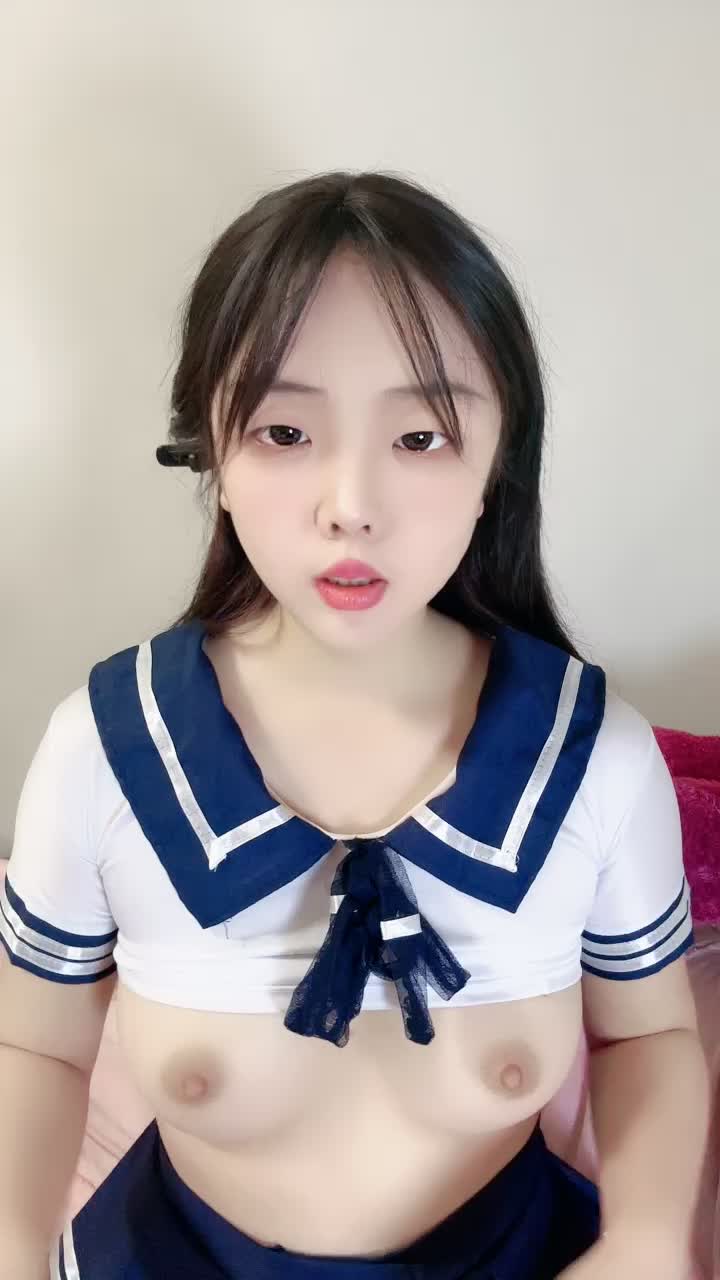 #05年小萝莉轻点 #可爱 #精选黄播 #颜值 可爱不！喜欢不！快来围观！一共26个视频！剩余已发大神群！恢复更新！优惠会持续一段时间的！查看置顶信息进群看全集哦！