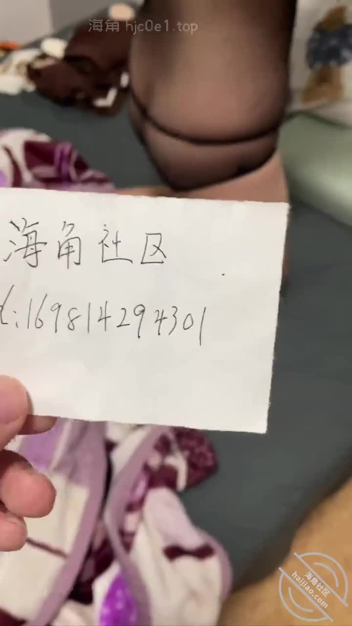 #海角社区 #妈妈的丰乳肥臀 #乱伦看着老妈这骚气的样子我是真忍不住，鸡吧插进去的时候老妈也一直在浪叫着 看来今天是真发情了