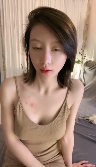 #少妇熟女 #榨精 #痴女 #骚逼不知道为啥现在看少妇都是风韵犹存啊，可能是现在太饥渴了不过又感觉这少妇也挺好看的