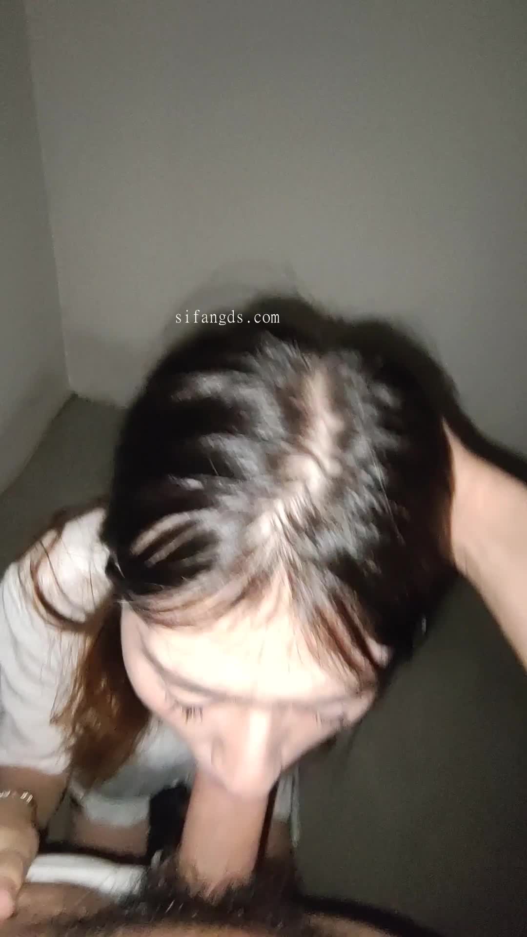 #诺崽 #母狗 #颜值 #调教 可爱的小母狗哦！你们不喜欢吗？一共13个视频！剩余已发大神群！查看置顶信息进群看全集哦！