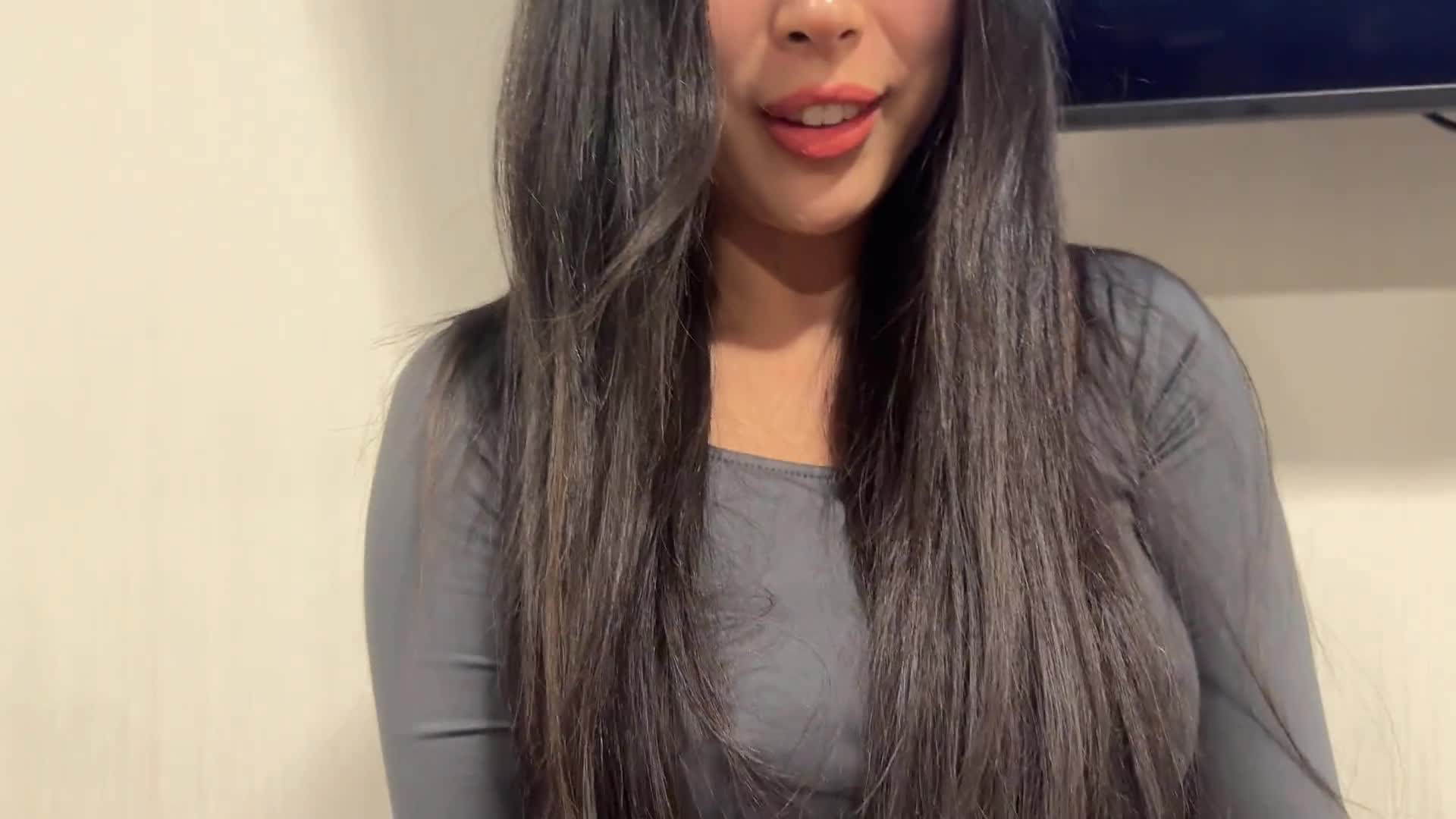 #Elle_Lee #反差 #韩国 #媚黑 来点刺激的！挺好看的妹子咋就喜欢黑屌嘞！一共36个视频！剩余已发大神群！恢复更新！优惠会持续一段时间的！查看置顶信息进群看全集哦！