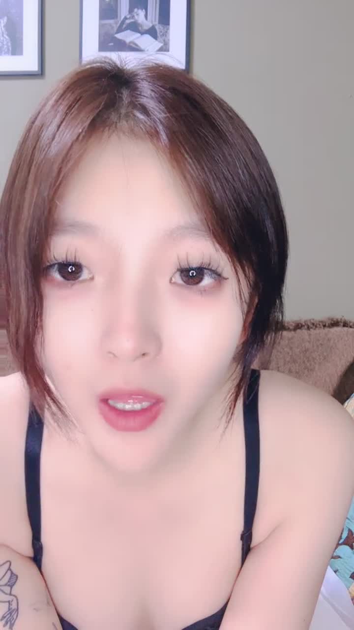 #新人源源 #颜值 #可爱 #精选黄播 好看的黄播你们一定喜欢吧！一共15个视频！剩余已发大神群！查看置顶信息进群看全集哦！