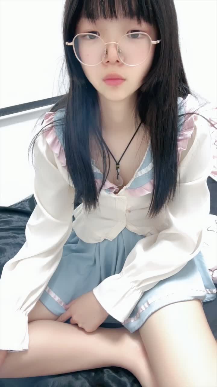 #小怡酱 #可爱 #少女 #精选黄播 嘿嘿好看真好看！一共17个视频！剩余已发大神群！查看置顶信息进群看全集哦！