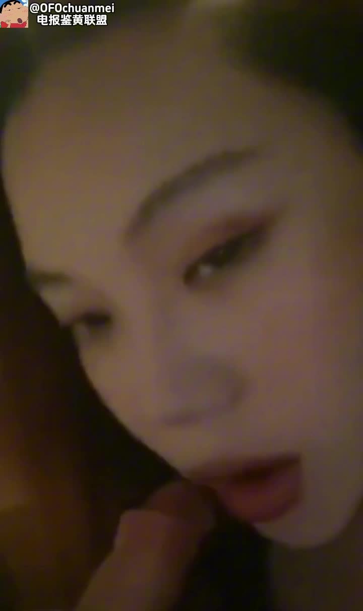 #母子乱伦 #骚逼 #人妻 #榨精母子乱伦之你的色情主播妈妈，你有一天发现了妈妈的秘密 为了让你保守秘密 妈妈只能牺牲下自己的身体